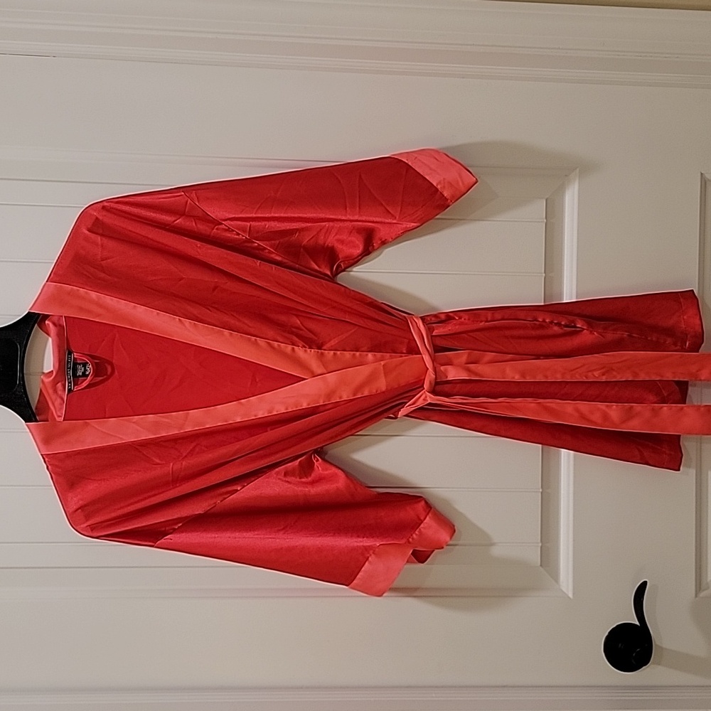 Victoria's Secret Hot Pink Red Wrap Kimono Satin Robe Size M/L - Picture 6 of 6